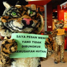 Dua Harimau Demo KFC Pekanbaru