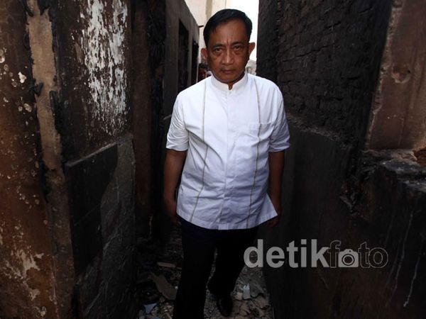 Hendardji Berkeliling Lokasi Kebakaran