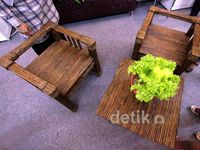 Wah! Ada Kursi & Meja dari Kertas Koran