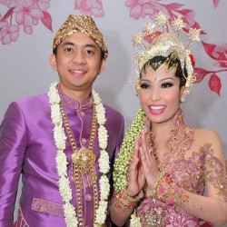 Suami Tak Masalah Ayu Dewi Tetap Jadi Artis