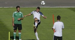 Loew Minta Kroos Bersabar