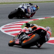 Lorenzo Menangi Duel dengan Stoner di Silverstone