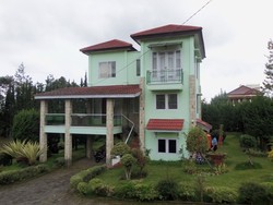 sewa villa murah nyaman dan strategis di villa istana bunga 