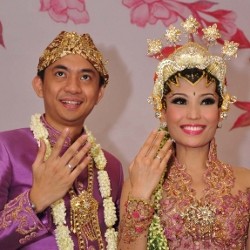 Ayu Dewi & Regi Datau, Cinta Lama Bersemi Kembali