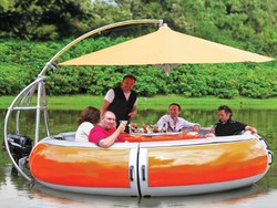 Barbecue Boat, Asyiknya Pesta BBQ di Atas Air