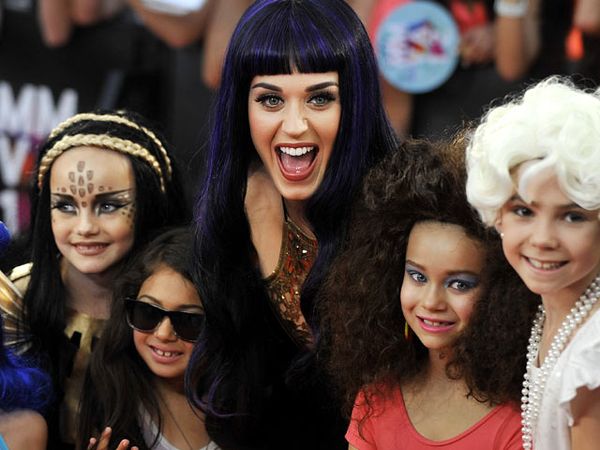 Katy Perry & Para Penggemar Ciliknya 