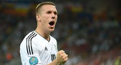 Gol Spesial di Penampilan ke-100 Podolski