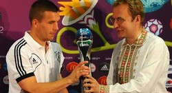 Podolski Sudah 100 Caps dan 44 Gol