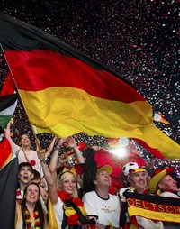 Suporter Jerman terus memberikan dukungan sehingga tim mereka meraih hasil sempurna. REUTERS/Thomas Peter.