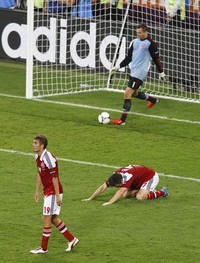 Hasil ini membuat Denmark tersingkir karena di partai lain Portugal menang atas Belanda. REUTERS/Alexander Demianchuk.