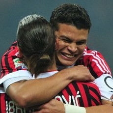 Thiago Silva Dipertahankan, Ibrahimovic Senang