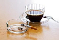 Merokok Sambil Ngopi, Kombinasi Dahsyat Perusak Jantung