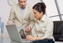 Sibukkan Diri dengan Bekerja Bisa Mengurangi Nyeri