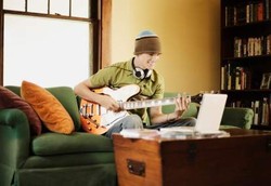 Cegah Penuaan? Belajar Main Musik dan Bahasa Baru!