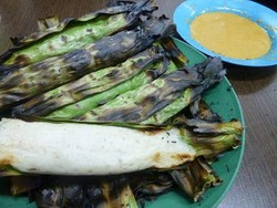 Jajan Otak-Otak Terenak di Toko Binatu