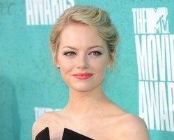 Hilangkan Rasa Panik, Emma Stone Panggang Kue Sebanyak-banyaknya