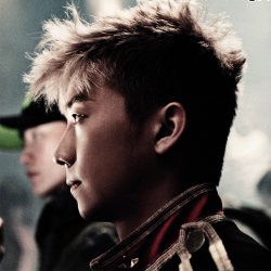 Wooyoung 2PM Pamer Otot Perut untuk Sampul Majalah