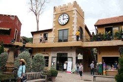 Bagaikan Pintu Doraemon, Dari Thailand Bisa ke Italia