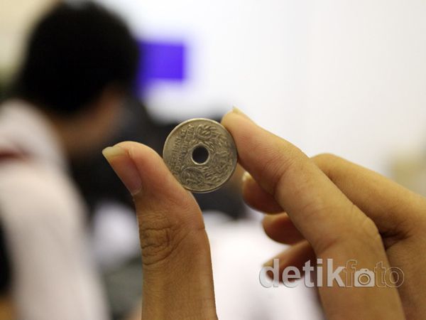 Pelajar Berburu Koin Mancanegara