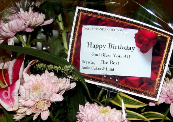 Miranda Ultah, KPK Banjir Karangan Bunga