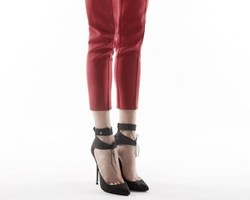 Kanye West Rancang Sepatu untuk Desainer Australia