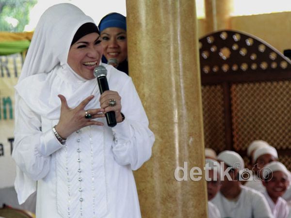 Dorce Santuni Anak Yatim