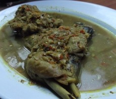 Pedasnya Bumbu Ayam Betutu Khas Bali ala Newest Ilalang