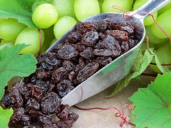 Kurangi Berat Badan Dengan Ngemil Kismis