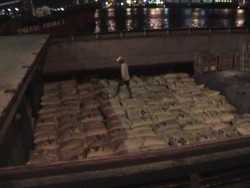 KM Sangalaki Permai Digerebek, 500 Ton Pupuk Diduga Ilegal Diamankan