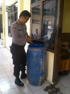 Pembunuhan Bocah di Tong Air Direkonstruksi, Keluarga Korban Histeris