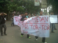 Soal Tari Tortor, Pendemo di Medan Bakar Foto PM Malaysia