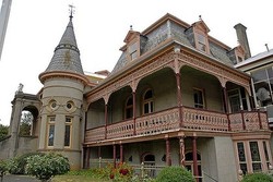 Rumah Mewah Ini Dibangun dari Emas