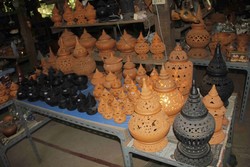 Gerabah Cantik dari Koh Kret