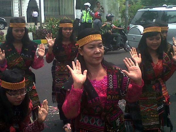Ratusan Orang Demo Konjen Malaysia di Medan