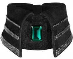 Karl Lagerfeld Desain Kalung Kerah Rp 426 Juta 