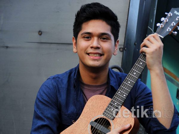 Petra Sihombing si Kesatria Bergitar