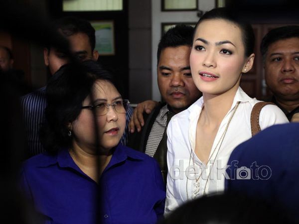 Hengky Absen, Sidang Cerai Christy Jusung Ditunda