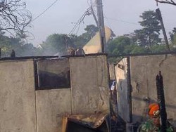  Tertimpa Fokker, 8 Rumah, 1 Mobil & 2 Pohon Terbakar