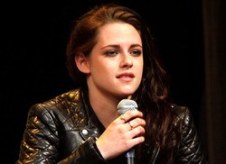 Kristen Stewart Dinobatkan Sebagai Aktris Terkaya