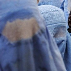 Punya Anak di Luar Nikah, Pasangan Ini Dicambuk 100 Kali