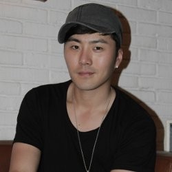 Disambut Fans di Jakarta, Eru Jadi Pria Paling Bahagia di Dunia