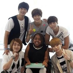 SHINee & Super Junior Temui Fans yang Sakit Keras