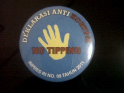 Ingin Bebas Sogokan, Pegawai Bea Cukai Pakai Pin No Tipping