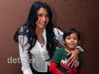 Anne J Coto & Putra Kesayangannya