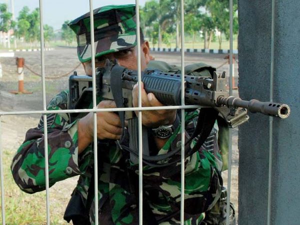 Denmako Pasmar-1 Tangkal Serangan Musuh