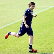 Seedorf Dukung Montolivo untuk Bersinar di Milan