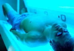 Alasan Orang Mengabaikan Bahaya Tanning