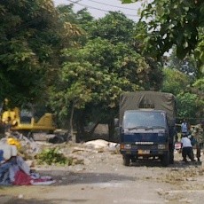  Proses Evakuasi Fokker Selesai, Bangkai Pesawat Diangkut Truk