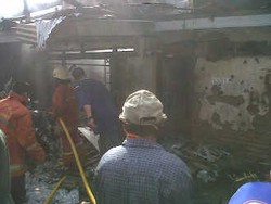 21 Armada Padamkan Kebakaran 6 Rumah Pemulung di Sawah Besar