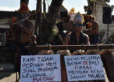 Komunitas Batak di Bali Demo Konsulat Malaysia Soal Tari Tor-tor
